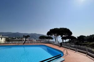 Residence “Delfino” Con Piscina E Campo Da Tennis