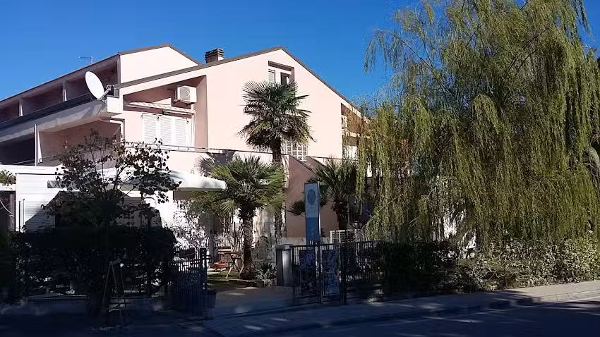 Residence Le Palme Apartments and Rooms