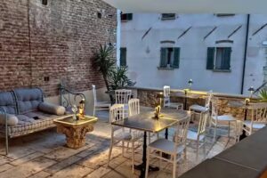 Residenza d’Epoca CAVALIERE Romantic Rooms in luxury antiques interiors