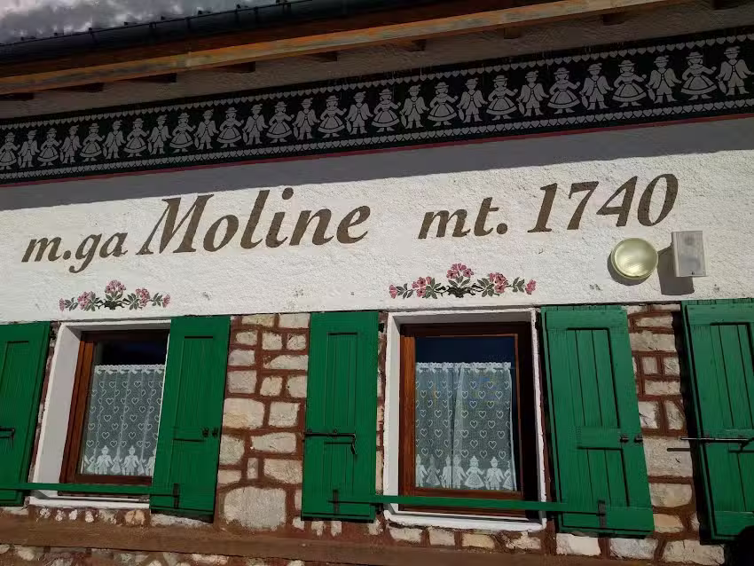 Rifugio Adriana malga Moline