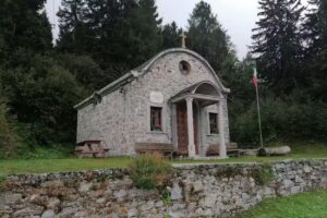 Rifugio “Andrea Petitpierre” al corno d’Aola
