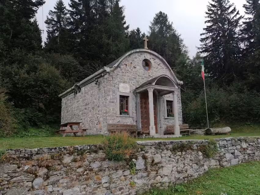 Rifugio “Andrea Petitpierre” al corno d’Aola