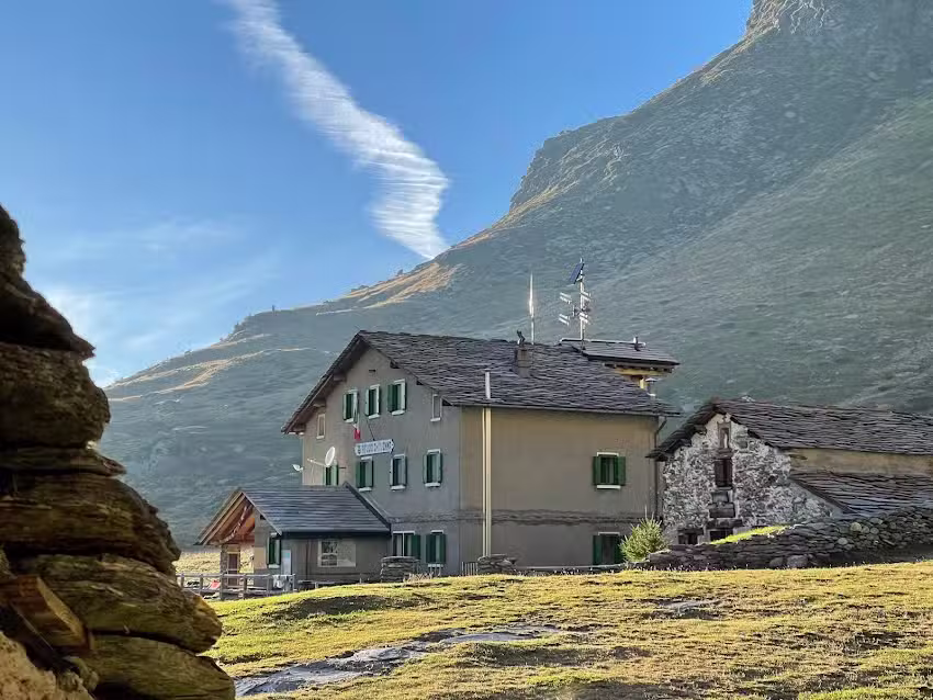 Rifugio Chiavenna, Dog-friendly hut