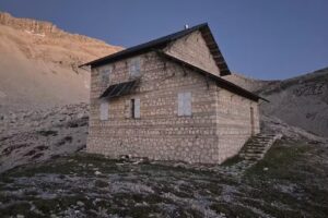 Rifugio “Ciro Manzini” [QUOTA: 2522 m]