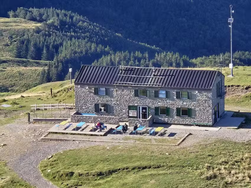 RIFUGIO DUCA DEGLI ABRUZZI LAGO SCAFFAIOLO
