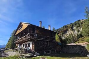 Rifugio Eimblatribn / Hite Eimblatribn