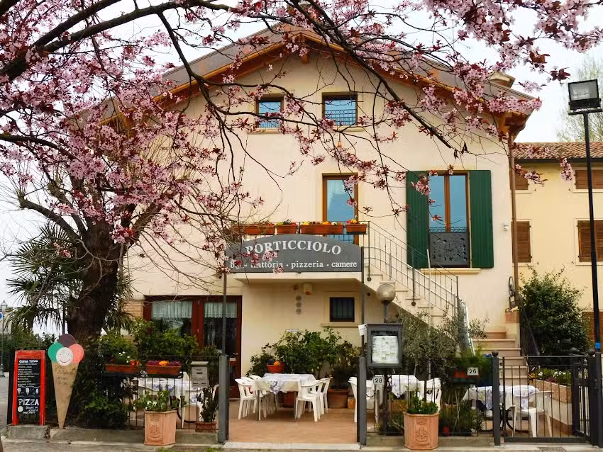 Ristorante e camere Porticciolo del Campanello