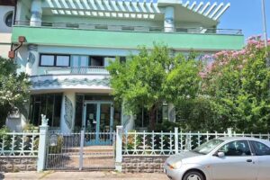 Room and Breakfast – Annabel