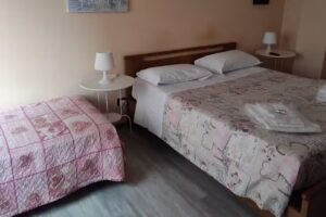 Room. And breakfast Santa Maria