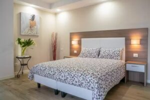 Room&Breakfast Red One