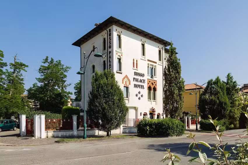 Russo Palace Hotel