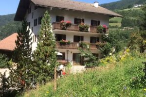 SAN PIETRO DOLOMITI Small Budget Hotel