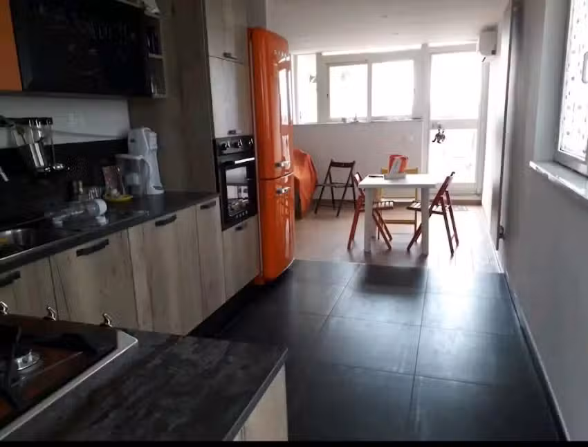 Stanza privata attico condiviso luminoso ed accogliente