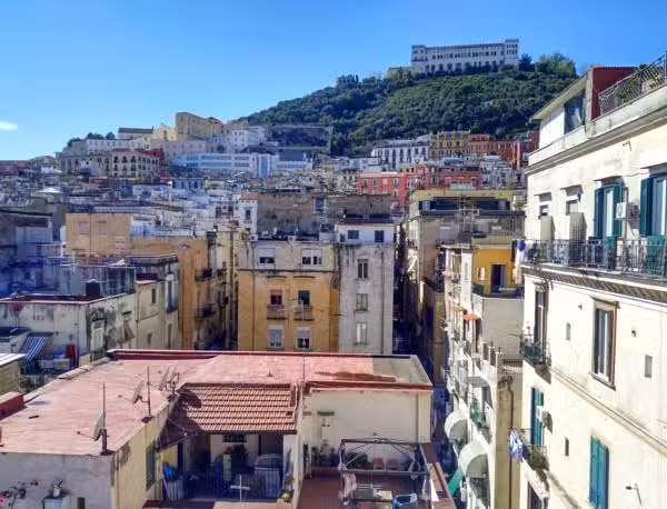 Sui Tetti di Napoli – guest house