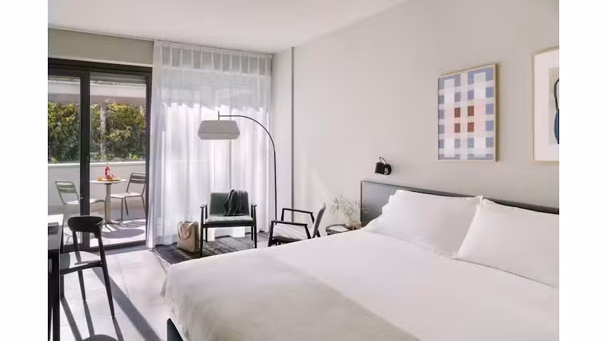 Testaccio Hotel, Sonder