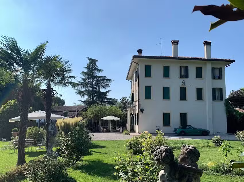 The Home Villa Leonati Art And Garden