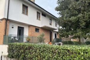 The Little Lake Verona Villa B&B