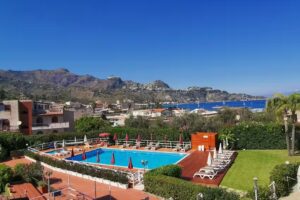 TIME TO SMILE “Villa Giardini” – LICENZA CIN IT083032A1SFYK9N7G