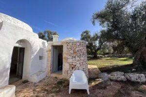 Tiny Trullo | Esther Jacobs