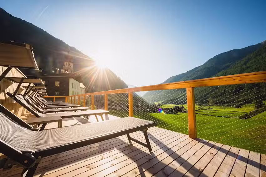 TONZHAUS | Hotel & Pizzeria