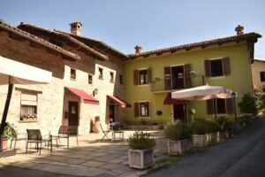 Tra Arte e Querce – Guest House (Monchiero)