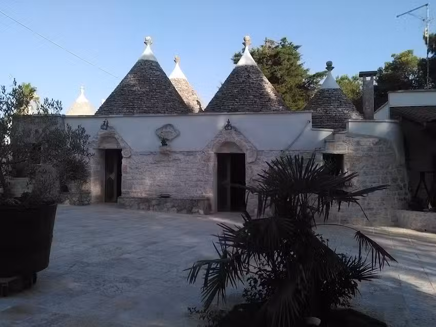 TRULLO ABBRACCIAVENTO