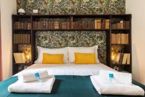 Turin Bed & Books