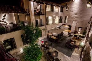 UVE – Rooms & Wine Bar