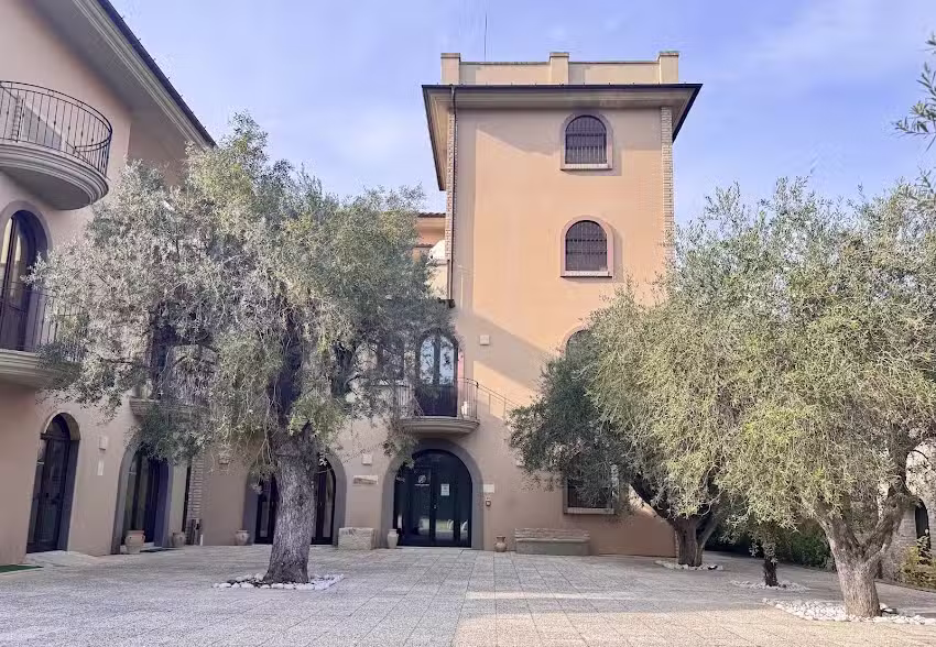 Vecchio Frantoio – Hotel con ristorante e piscina