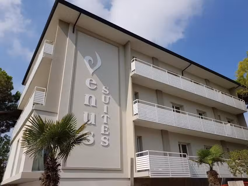 Venus Suites Hotel-Residence