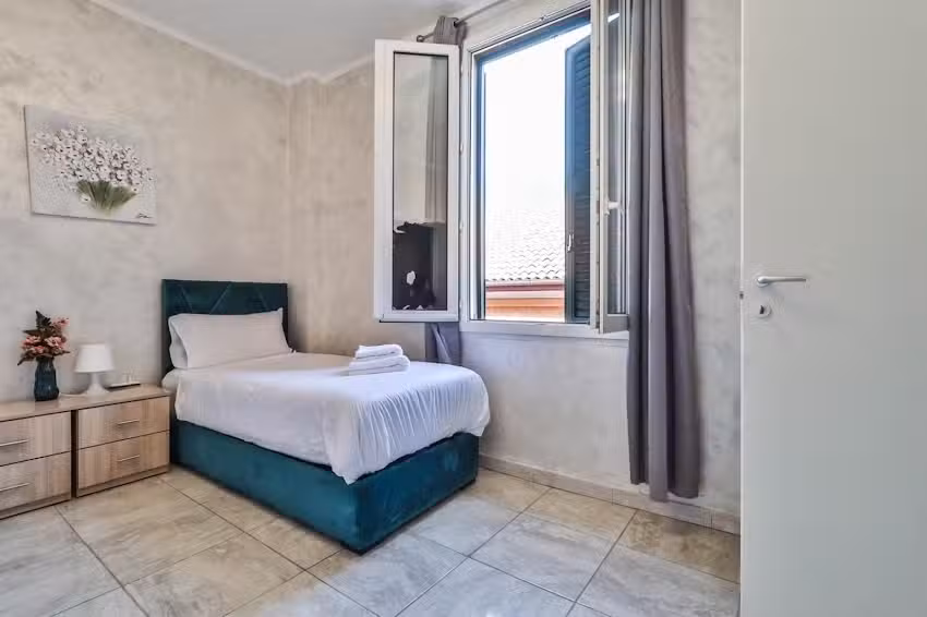 Via dei bibiena 3 Bologna 40126