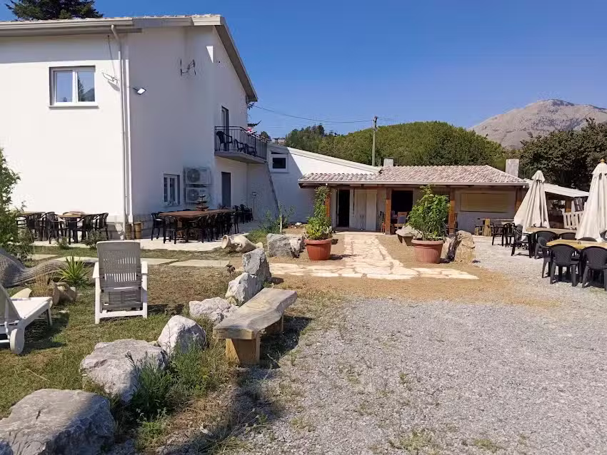 Villa Aurea Room’s &More