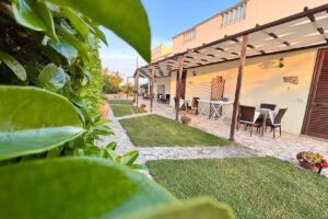 Villa B&B Antiche Macine del Salento nel cuore del Salento – villetta con piscina – punto strategico spiaggia del Salento