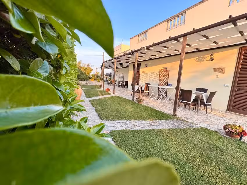 Villa B&B Antiche Macine del Salento nel cuore del Salento – villetta con piscina – punto strategico spiaggia del Salento