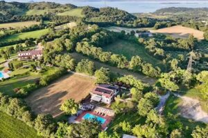 Villa Bagnole B&B and Holiday Apartments