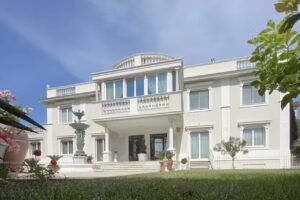 Villa Bianca con giardino esclusivo a pochi passi dal mare