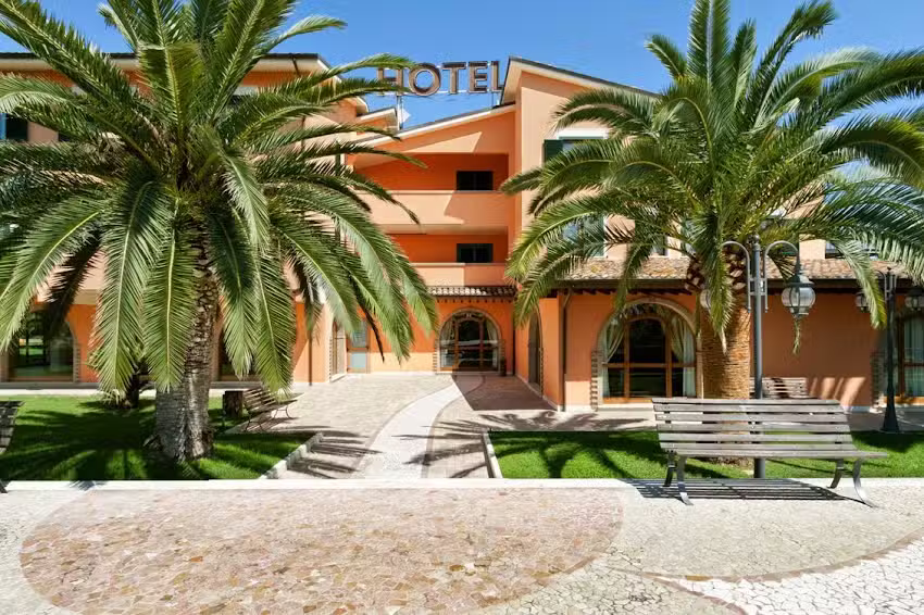 Villa Luigi Hotel & Restaurant