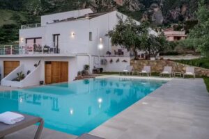 Villa Maria con piscina e vista mare