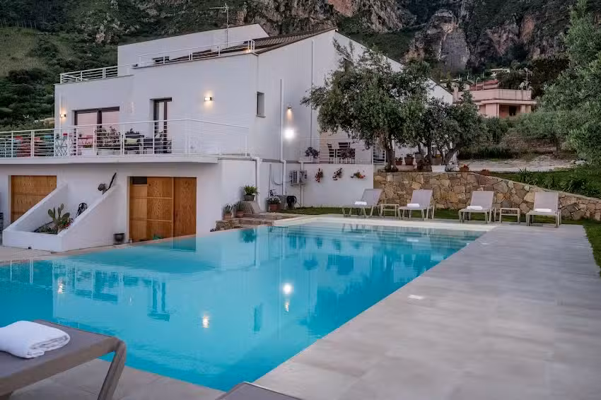 Villa Maria con piscina e vista mare