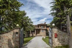 Villa Moglietta Host in Langhe