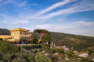 Villa Riviera Resort