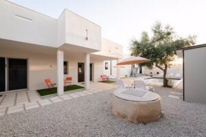 white houses luxury and pool